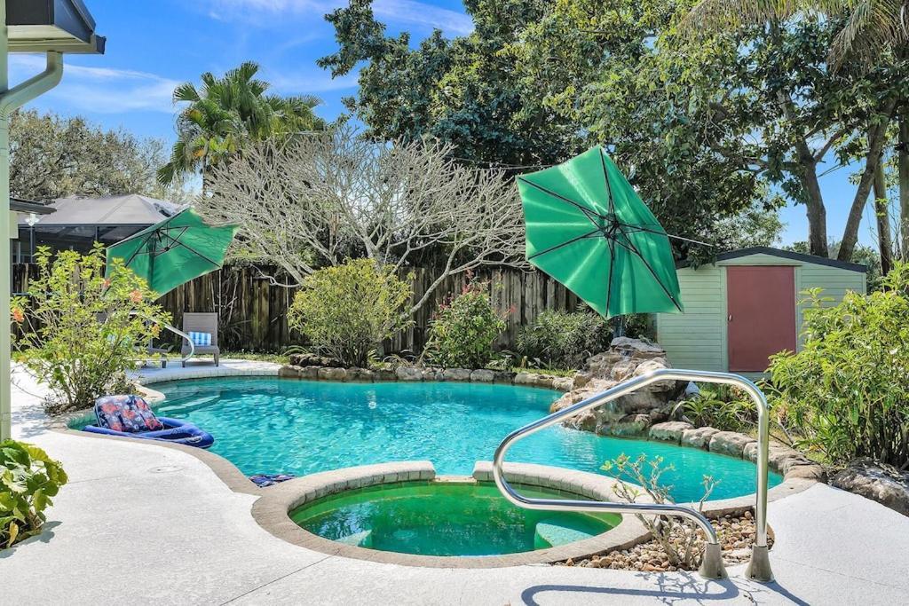 Pool Heat I Firepit And Bbq I 75"Tv I Foosball I 581Mbps Cooper City Exterior photo