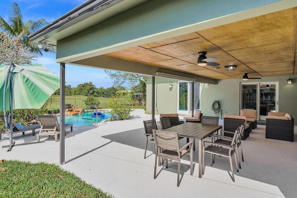 Pool Heat I Firepit And Bbq I 75"Tv I Foosball I 581Mbps Cooper City Exterior photo